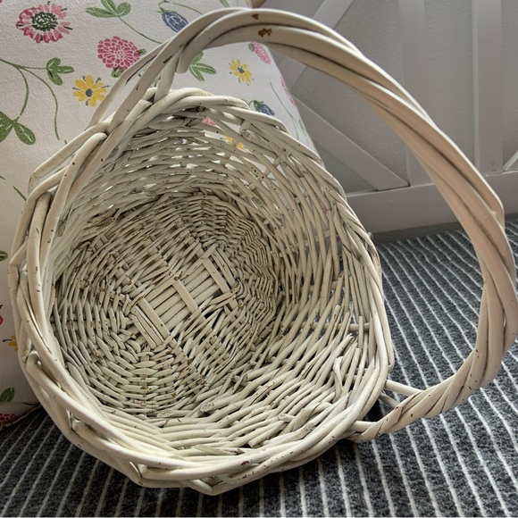 Vintage Basket / Home Decor Basket / Vintage White Basket / Old Fruit Basket. - Picture 8 of 17